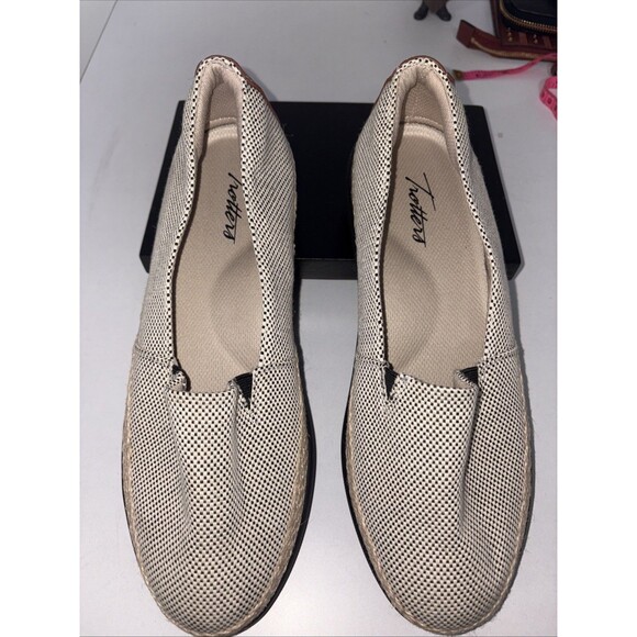Trotters 8 Wide Accent Slip On Flats Linen Fabric Braided Espadrille Trim NEW - Picture 1 of 11